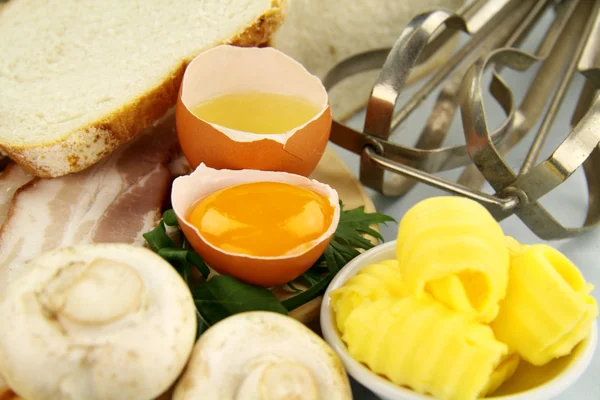 Cracked Egg — Stock Photo, Image