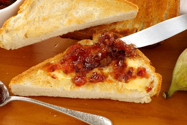 Marmellata di fichi sul pane tostato — Foto Stock