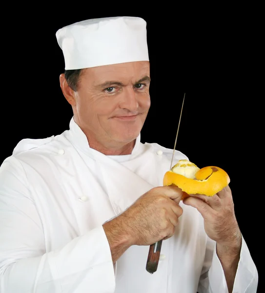 Chef épluchage orange — Photo