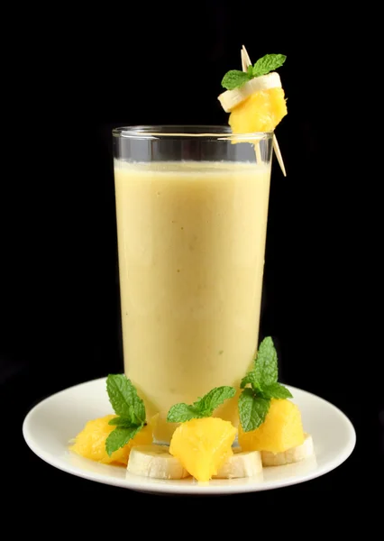 Muz ve mango smoothie — Stok fotoğraf