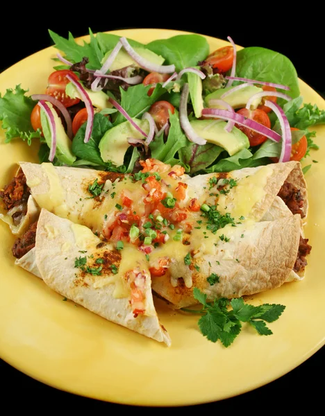 Enchiladas de carne de res y frijoles 1 — Stok fotoğraf