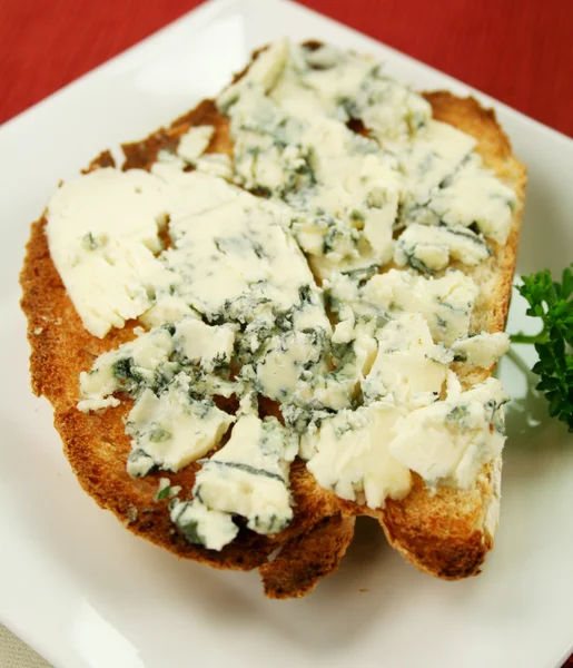 Тост из синего сыра — стоковое фото