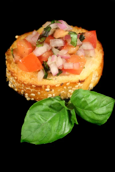 Bruschetta con tomate y cebolla — Foto de Stock