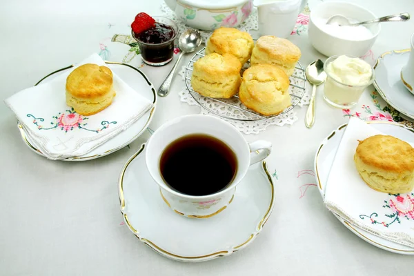 Devonshire herbatę i babeczki — Zdjęcie stockowe