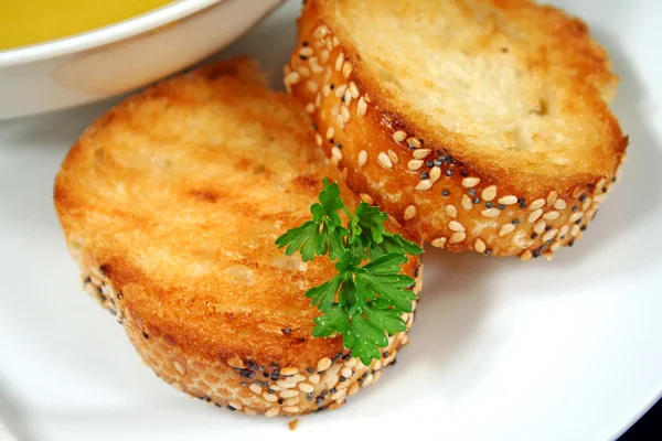 Vitlök infunderade crusty bröd — Stockfoto