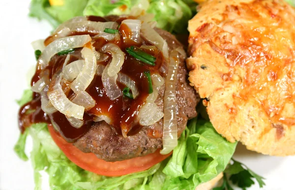 Gourmet burger z Sos Stek — Zdjęcie stockowe