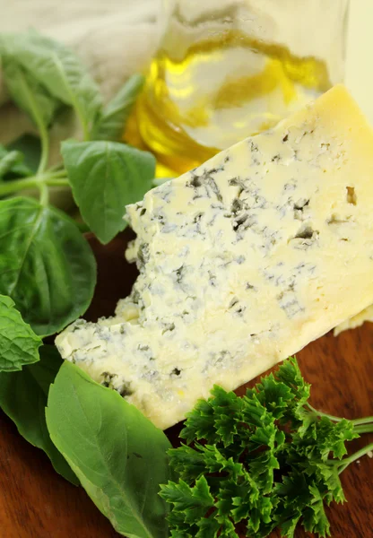 Mavi peynir ve salata — Stok fotoğraf