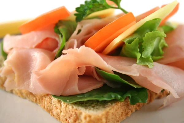 Öppna skinka, sallad och smörgås — Stockfoto