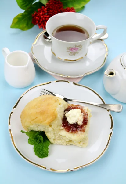Чай и булочки — стоковое фото