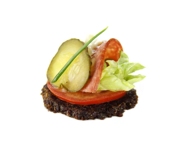 Smakołyk salami i ogórka kiszonego — Zdjęcie stockowe