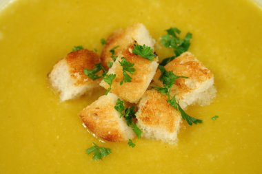 croutons ve maydanoz