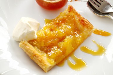 Baharatlı ananas Galette'ye