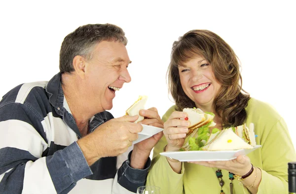 Paar genieten van lunch — Stockfoto