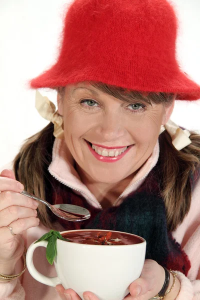 Donna con zuppa — Foto Stock