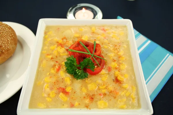 Paprika, chilli a kukuřice rybí polévka — Stock fotografie