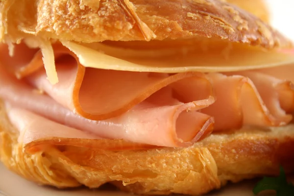 Käse-Schinken-Croissant 4 — Stockfoto