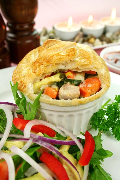 Homestyle tavuk ve sebze pie — Stok fotoğraf