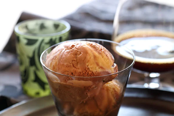焦糖冰淇淋 — 图库照片