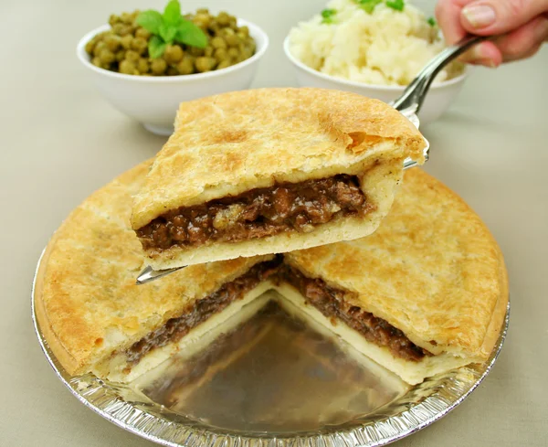 Family Size beef Pie — Stock Photo, Image