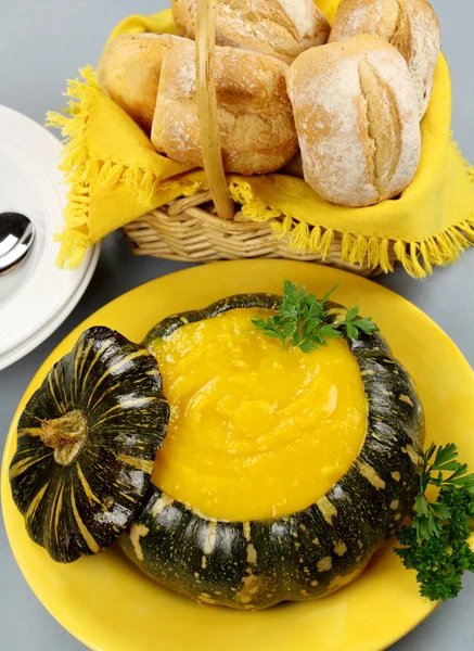 Pumpkin Soup With Bread Rolls — Stock Photo, Image