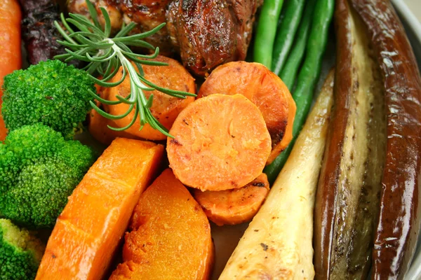 Pieczone warzywa i mięsa jagnięcego — Zdjęcie stockowe