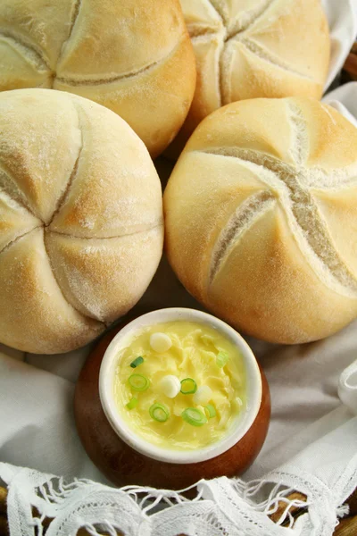 Breadrolls i masła — Zdjęcie stockowe