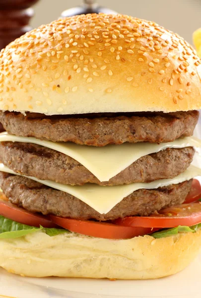 Potrójny Hamburger — Zdjęcie stockowe