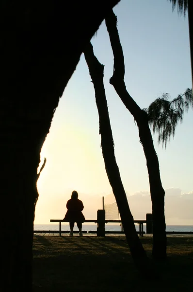 Sentado junto al mar — Foto de Stock