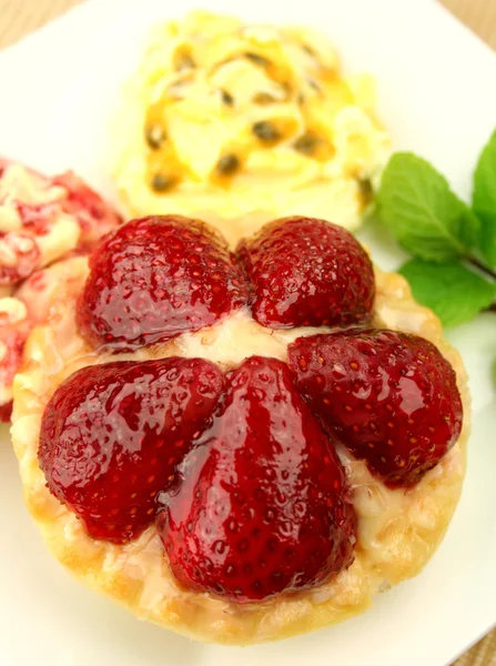 Strawberry Custard Tart — Stock Photo, Image