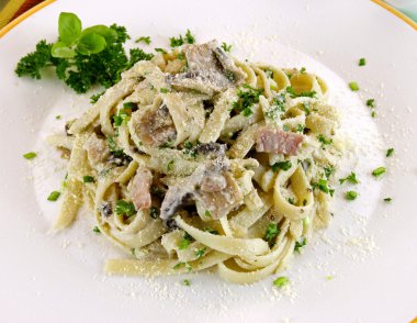 Yargıca carbonara