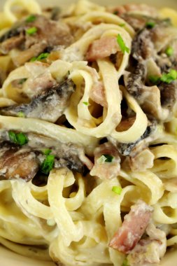 Yargıca carbonara