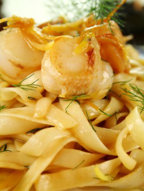 Fettucini deniz tarağı ile