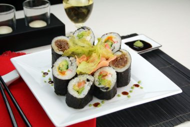 karışık sushi