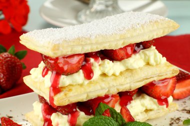 çilek mille feuille