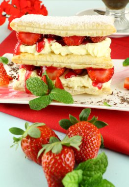 çilek mille feuille