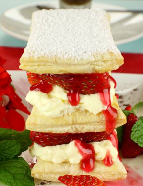 çilek mille feuille