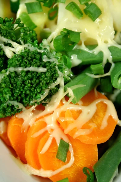 Cenoura, brócolis e feijão com queijo — Fotografia de Stock