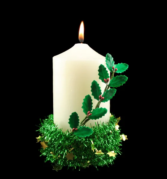 Χριστουγεννιάτικο κερί με holly — Φωτογραφία Αρχείου