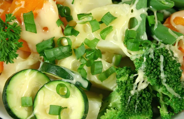 Nakrájenou zeleninu se sýrem — Stock fotografie