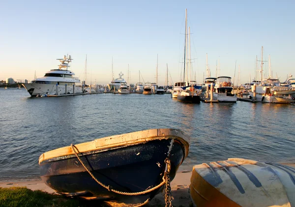 Zonsondergang rubberboot — Stockfoto