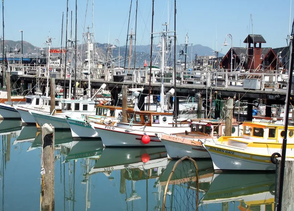 Рыболовные лодки Fifeman Wharf, Сан-Франциско, Калифорния — стоковое фото