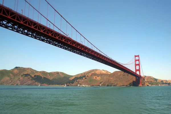 Puente Golden Gate desde el agua —  Fotos de Stock