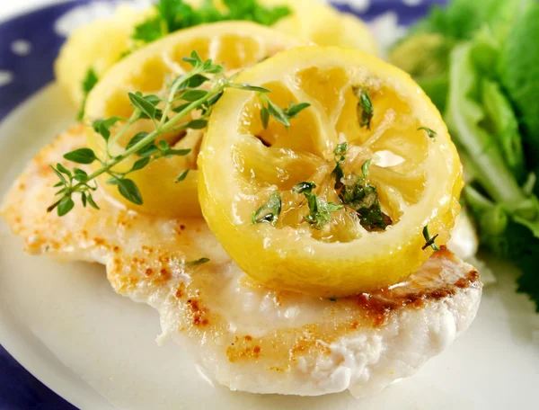 Pan fritti pesce persico e limone — Foto Stock