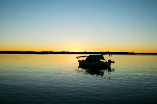 Barco solitario — Foto de Stock