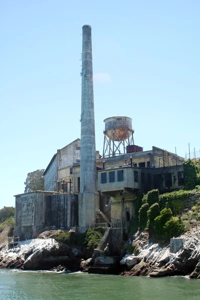 Ruinas de Alcatraz Pila de humo y Power House —  Fotos de Stock