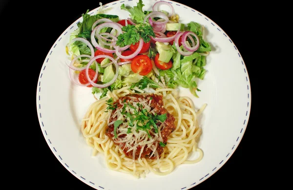 Espaguetis Boloñesa y Ensalada — Foto de Stock