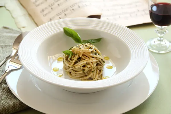 Spaghetti With Pesto — Stock Photo, Image