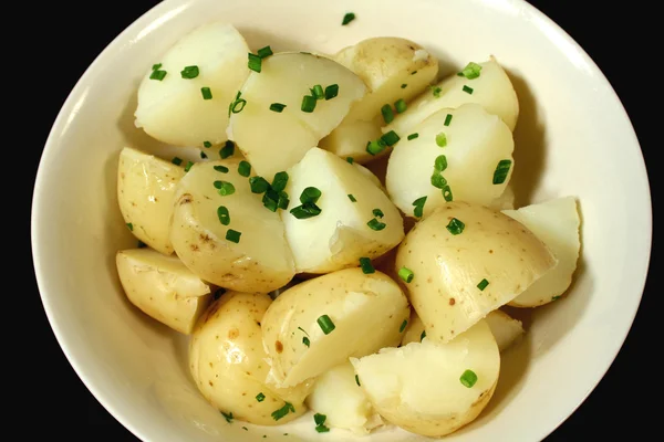 Kokt potatis och gräslök — Stockfoto