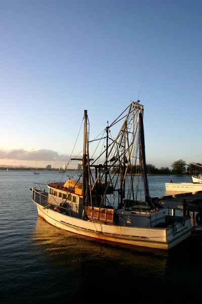 Fischerboot am Dock. — Stockfoto