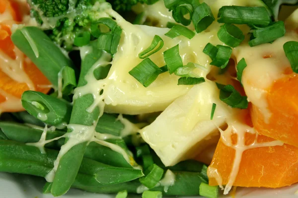 Legumes com queijo — Fotografia de Stock